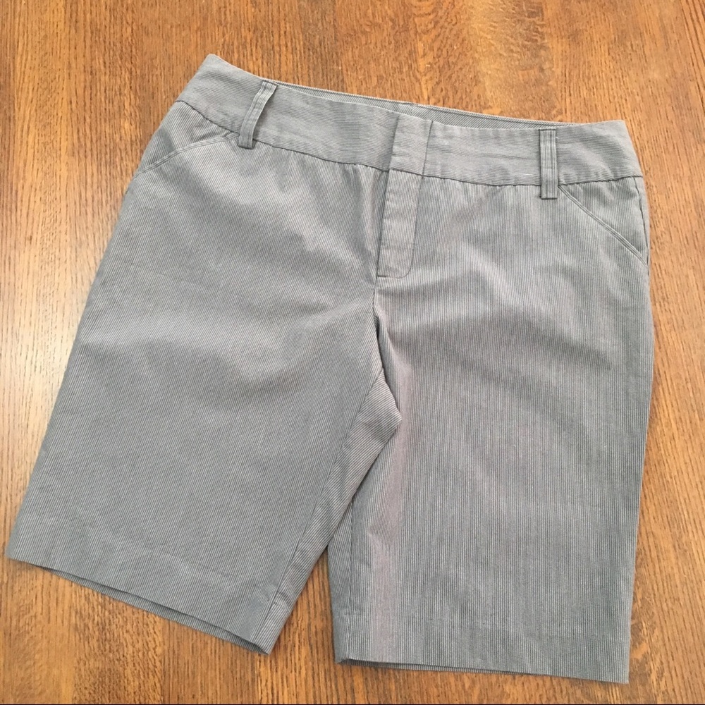 🔴 Daisy Fuentes | Bermuda Dress Shorts